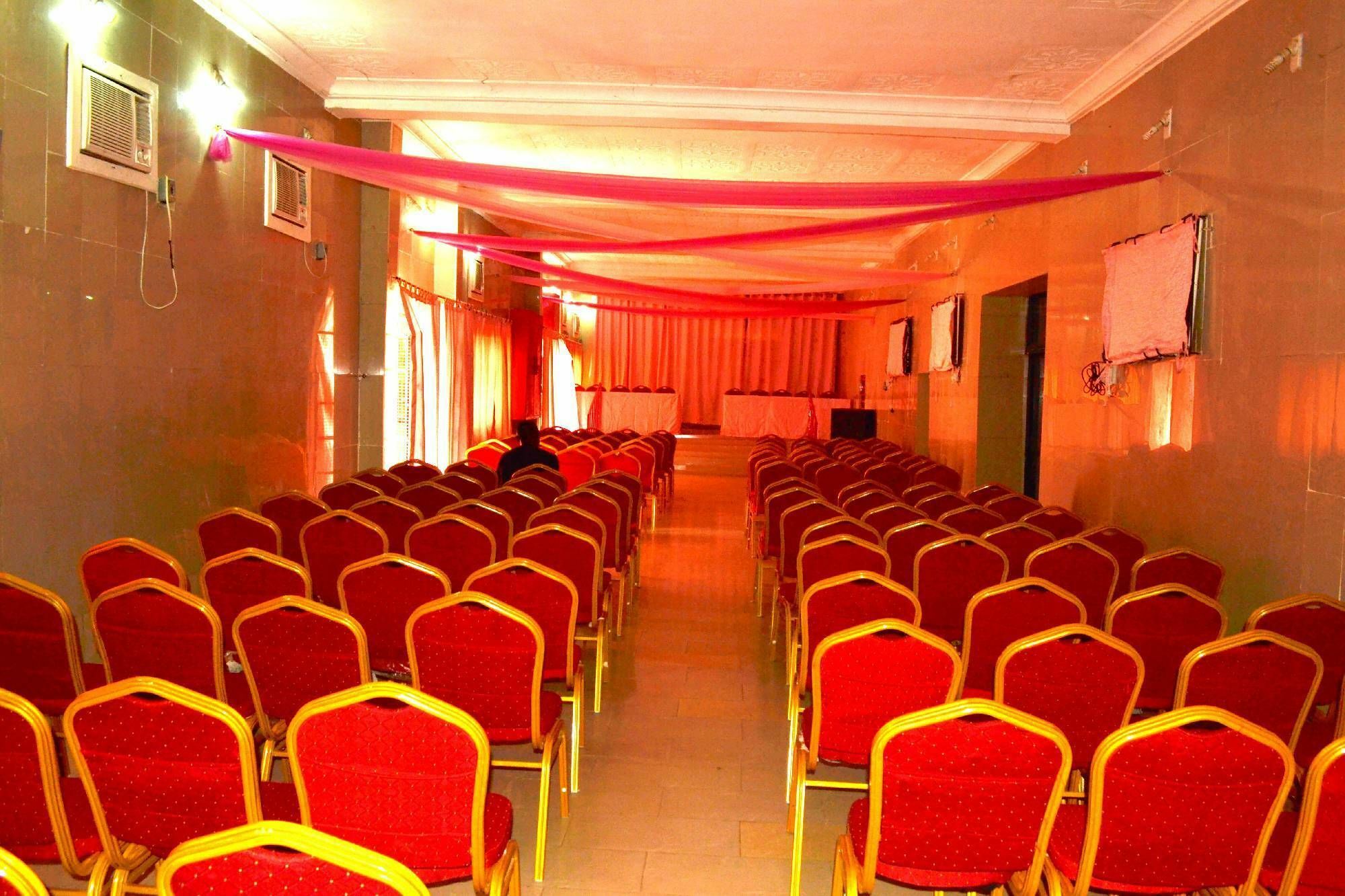 Afri Hotel Abuja Buitenkant foto